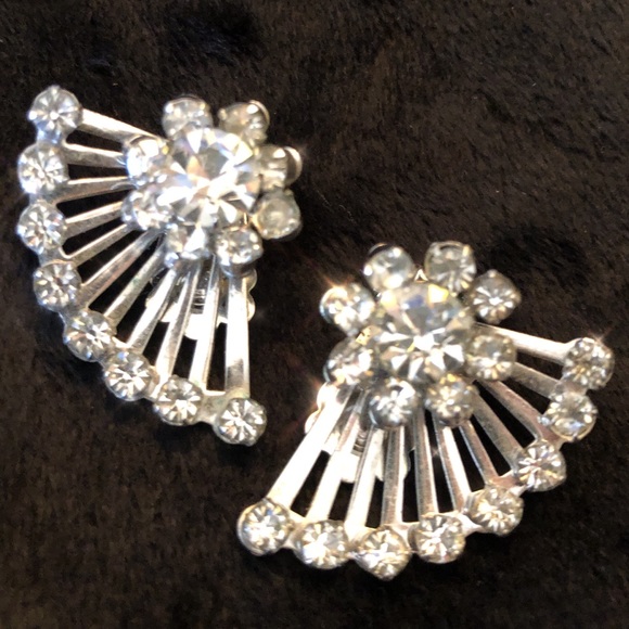 Vintage Rhinestone Spray clip on earrings fan 1950’s - Picture 3 of 4